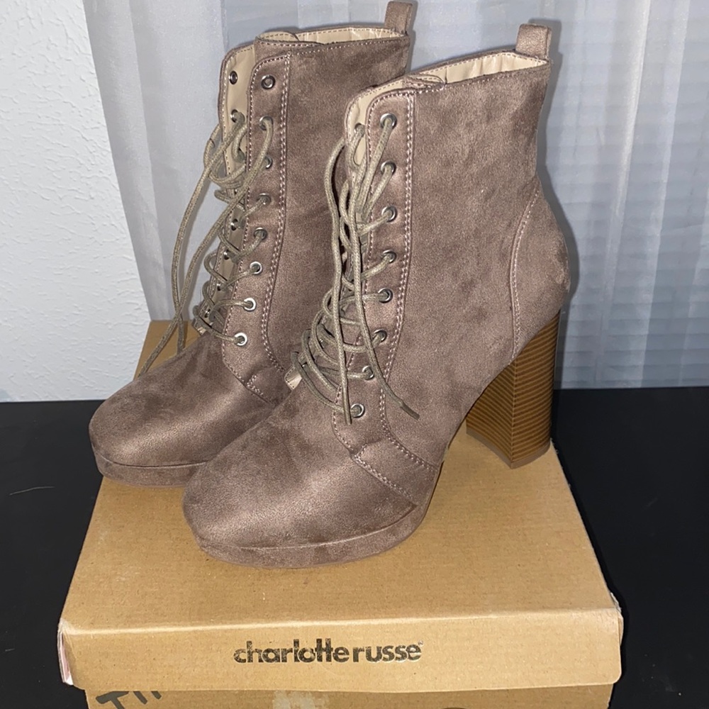 Charlotte Russe Serina Taupe Suede Booties; Size: 8